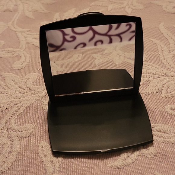 Compact Mirror - Picture 1 of 3